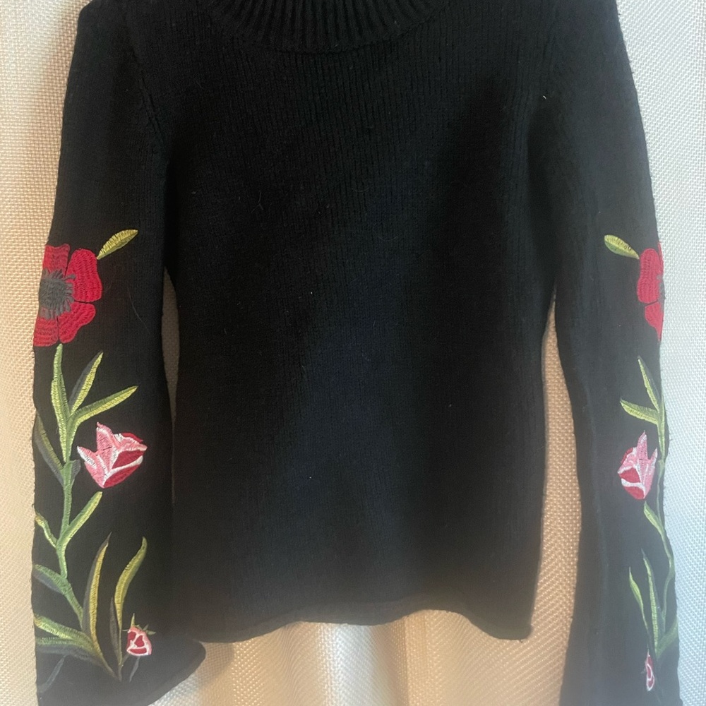 Romeo & Juliet Couture Black Sweater with Red Floral Sleeves